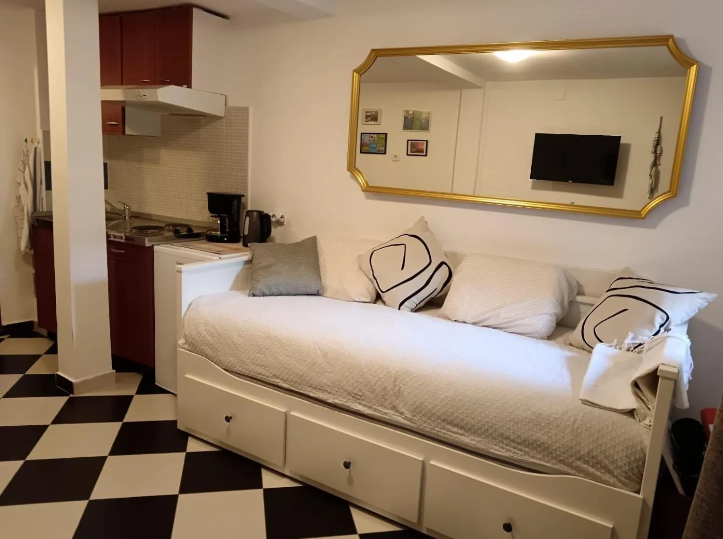 Lamar Cres Apartment
