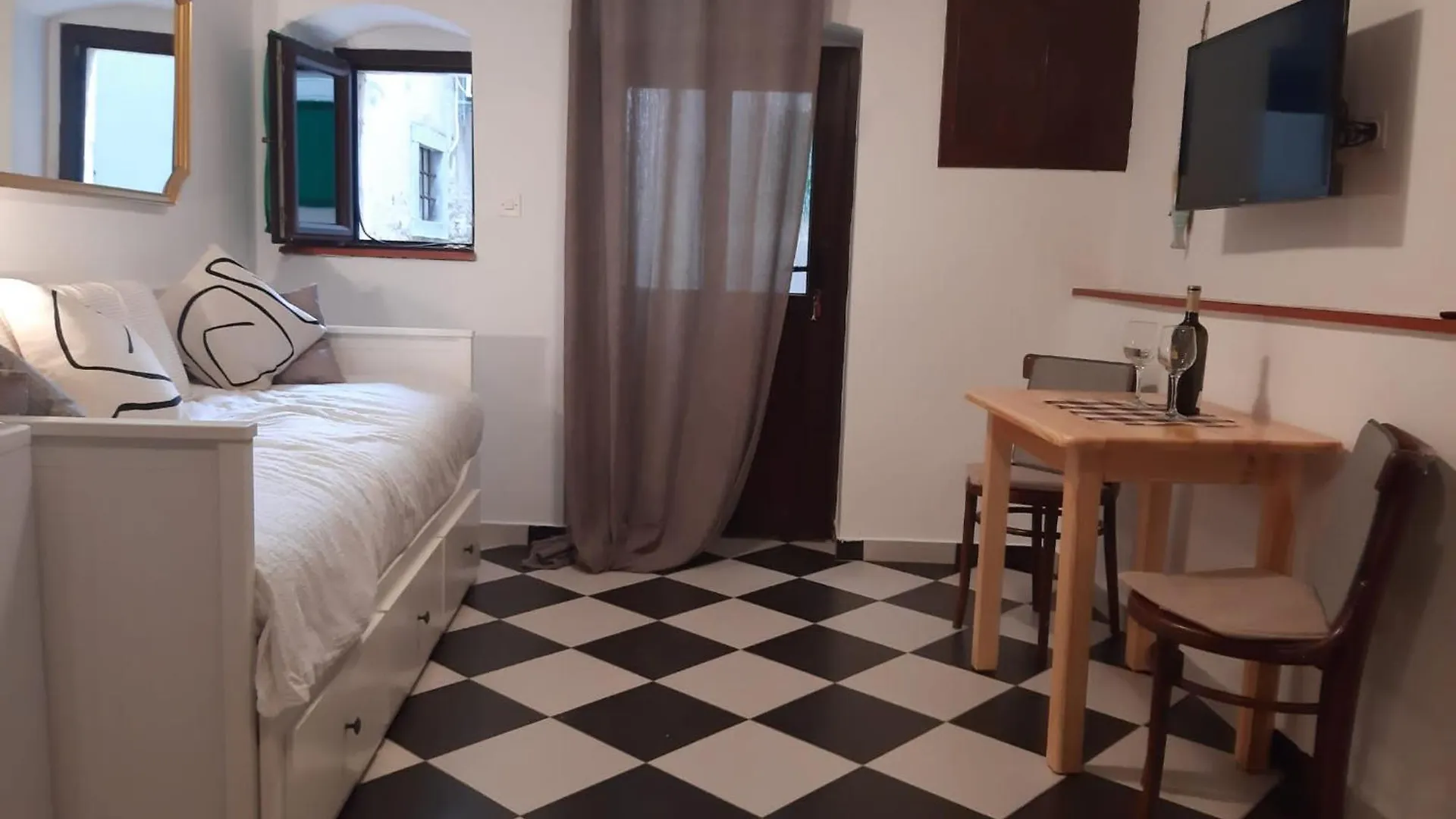 Lamar Cres Apartment